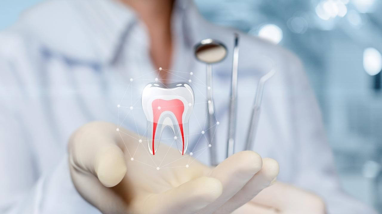 שן נמקית לפני טיפול שורש